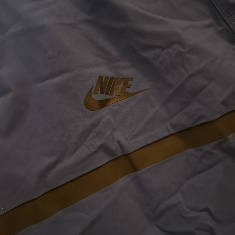 Nike Tech Wind Breaker - Picture 2 of 5